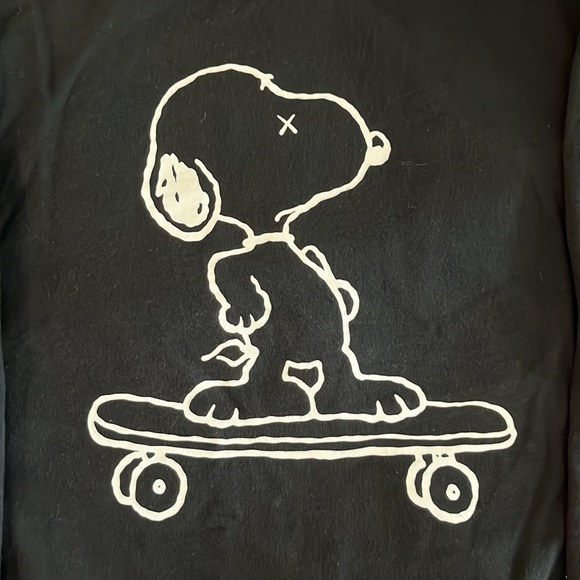 Uniqlo Kaws x Peanuts | Mens XS | Snoopy Skateboard Sweatshirt - Picture 2 of 6